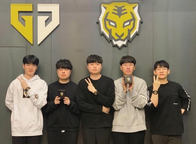 这提醒我们 这提醒我们