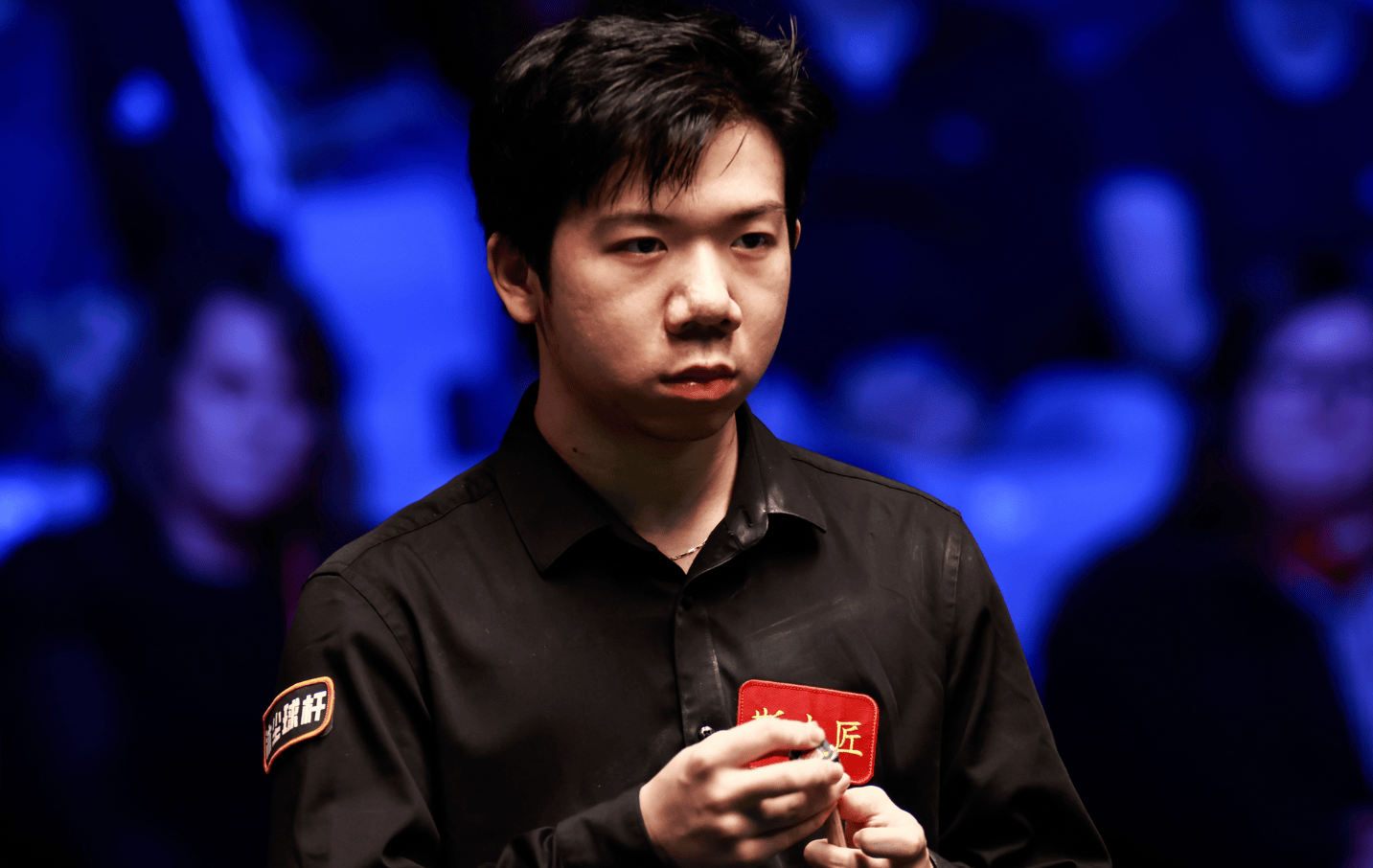 他的缺席迫 他的缺席迫